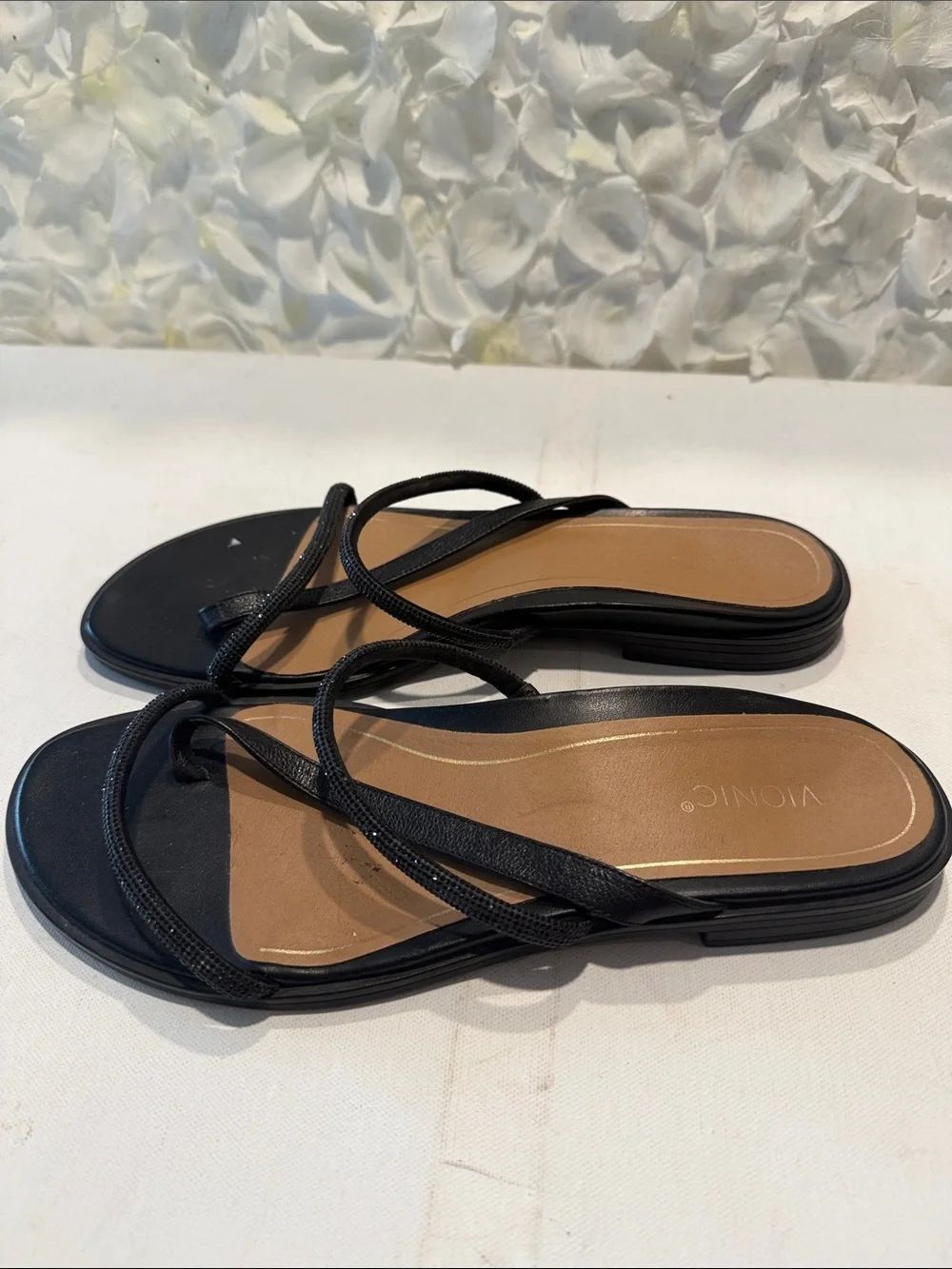 Vionic Black Strappy Toe-Loop Sandals - Picture 2 of 3